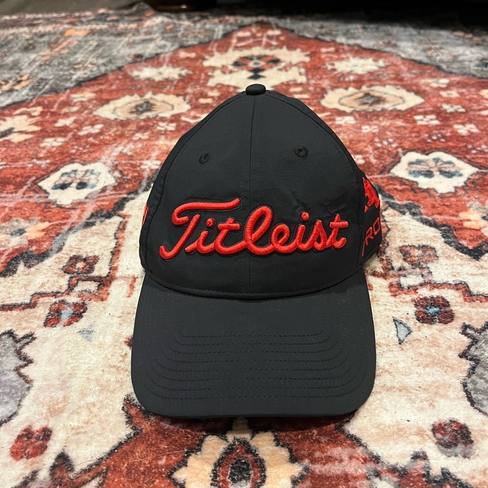 Titleist Pro V1 FJ Golf Strapback Black Hat Cap HP with red embroidered